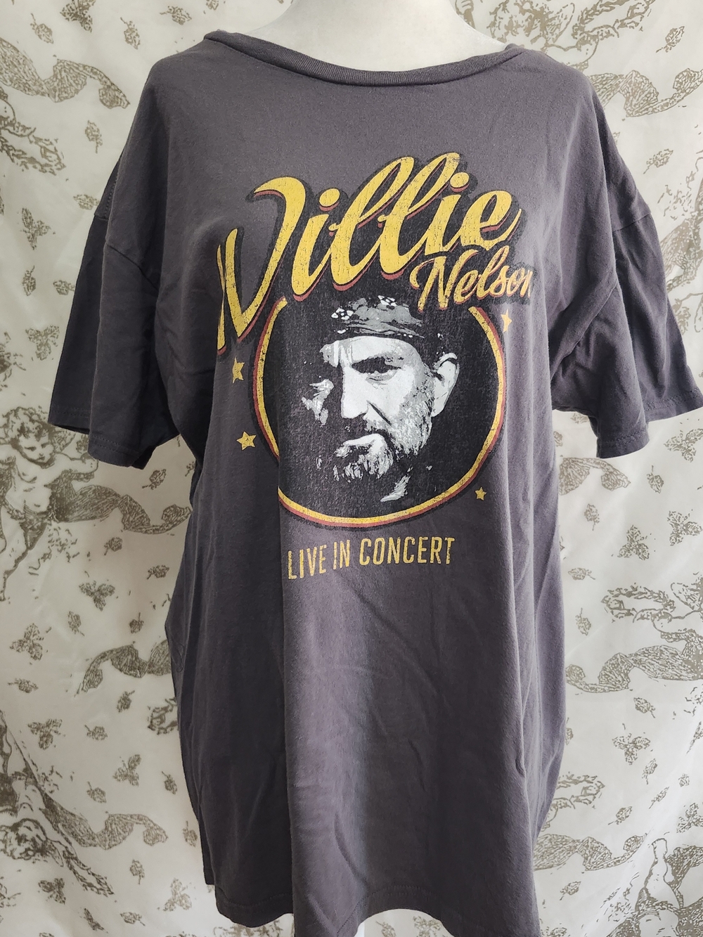 Willie Nelson Graphic Short Sleeve Tee in Charcoal